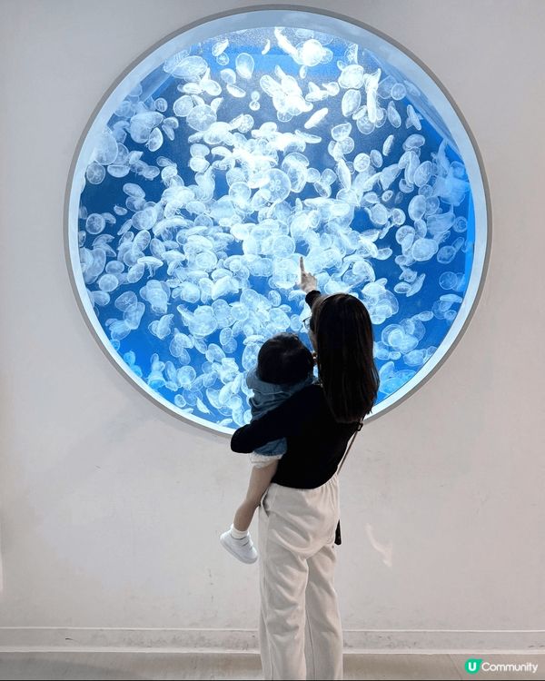 每次去旅行影相打卡一定唔少得! 就算同囡囡一齊都唔例外. 囡...