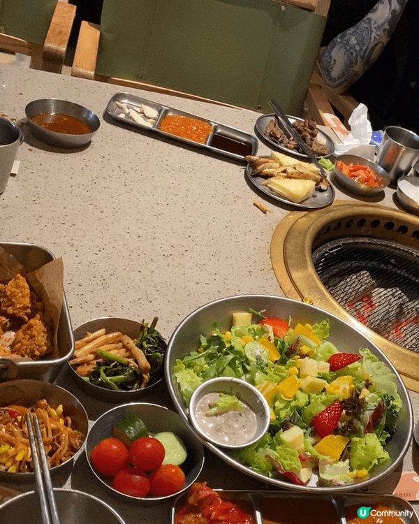在深圳吃烤肉，烤鰻魚，在美團買了套餐，又有沙拉，和炸雞，一共...
