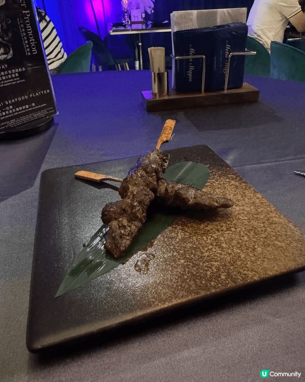 有旋轉音樂盒嘅生日甜品，打卡超靚，好特別難忘