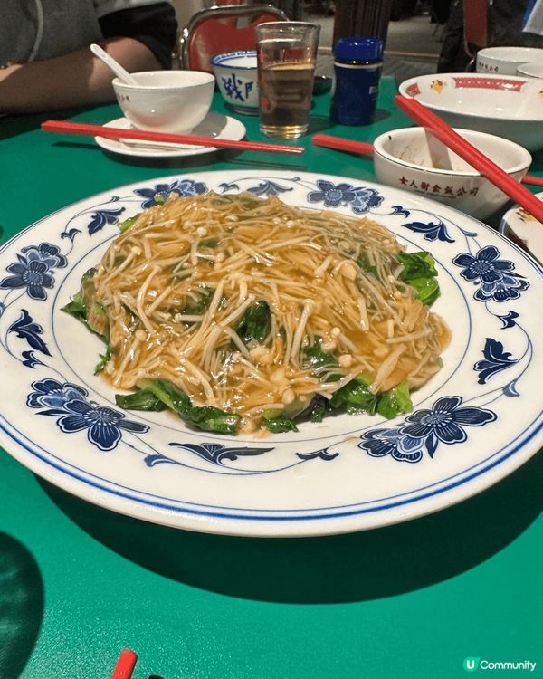 女人街食飯公司係一間充滿懷舊氣息的地道餐廳，裝潢以舊式香港同...