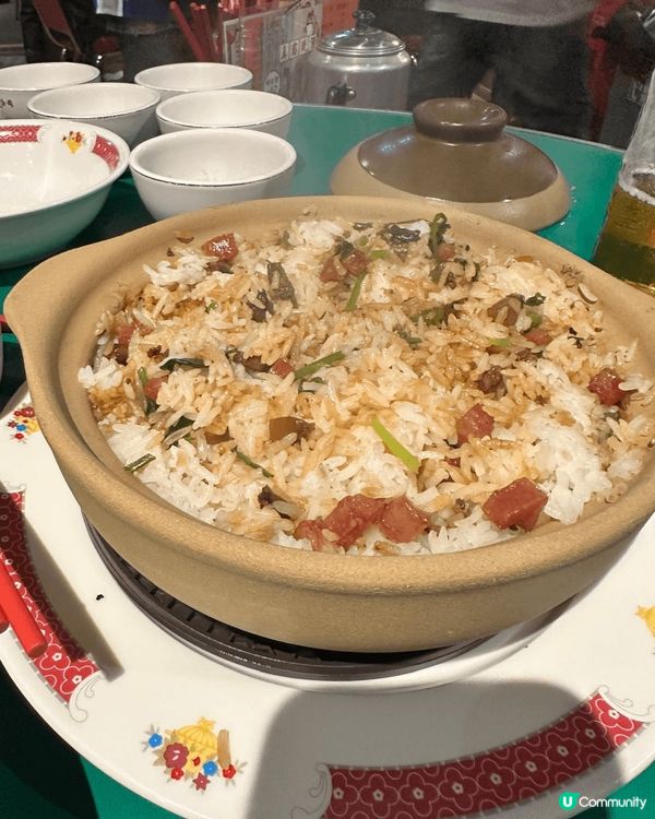 女人街食飯公司係一間充滿懷舊氣息的地道餐廳，裝潢以舊式香港同...