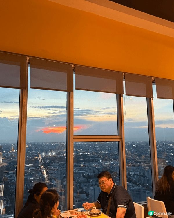 曼谷76樓食榴槤自助餐，靚景觀仲可以再上去露天旋轉再睇夜景！...