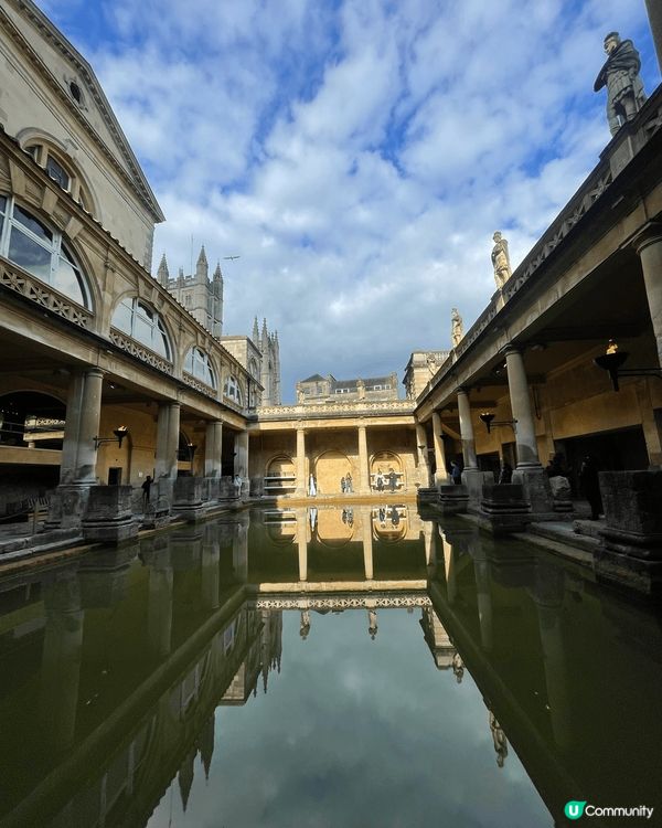 位於英國Bath既羅馬浴場，係至今保存得好好嘅歷史名勝，包含...