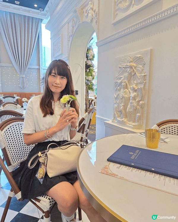 這家位於尖沙咀The one 一身裝潢以歐洲宮廷風既設計來作...