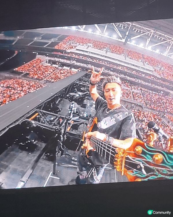 我在公開發售當日，大概3分鐘內成功刷兩張首場演唱會飛，價錢是...