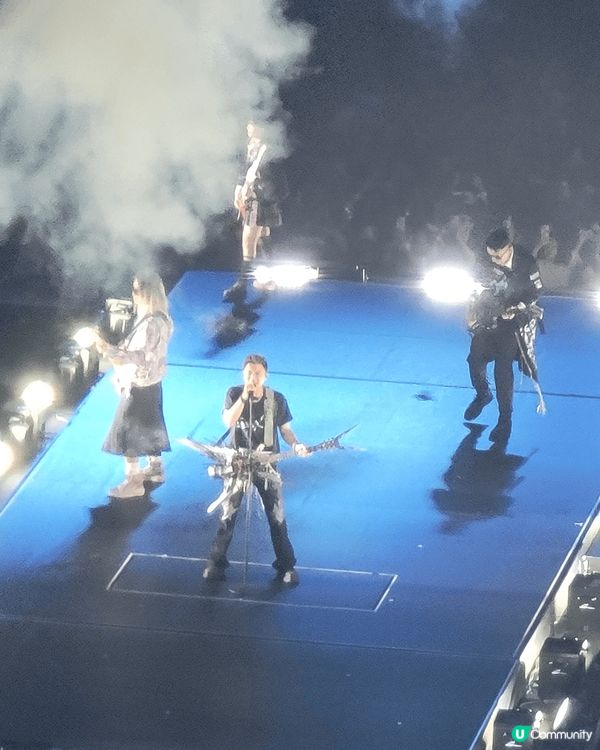 我在公開發售當日，大概3分鐘內成功刷兩張首場演唱會飛，價錢是...