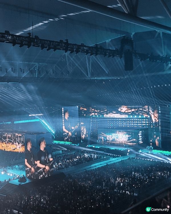 我在公開發售當日，大概3分鐘內成功刷兩張首場演唱會飛，價錢是...