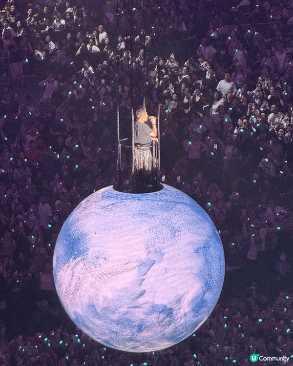 Coldplay嗰場坐最右邊嘅位，就黎睇到後台，好彩仲有個側...