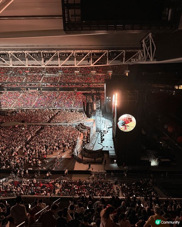 Coldplay嗰場坐最右邊嘅位，就黎睇到後台，好彩仲有個側...