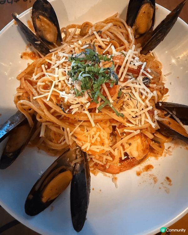 呢間餐廳係喺位於山頂嘅阿甘蝦，係一個美式餐廳嚟嘅，每次行完山...