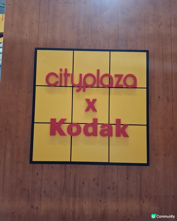 潮玩Kodak經典黃紅配色及辨識度極高的菲林及攝影組件，並將...