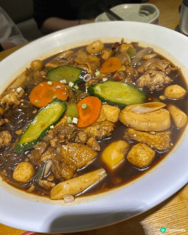 這間韓國餐廳係旺角叫做鳯雛燉雞，都幾好食，有時食得太多炸雞的...