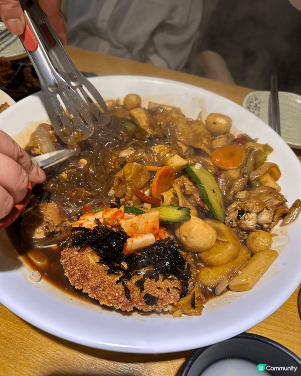 這間韓國餐廳係旺角叫做鳯雛燉雞，都幾好食，有時食得太多炸雞的...