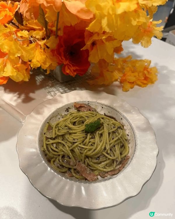 1.法式牛手工漢堡，牛肉香軟手工切薯條香脆，2.黑松露奶油煙...