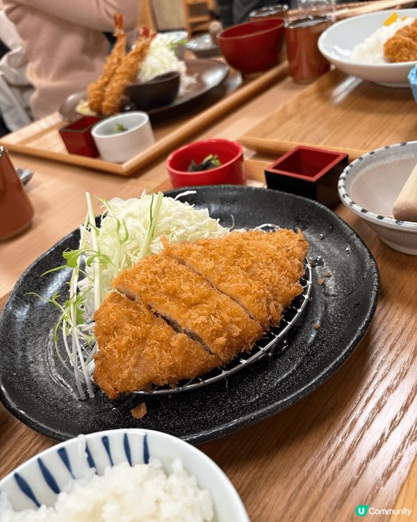 鰻魚飯鹹甜適中,鰻魚肉質細嫩多汁,醬汁濃郁香氣撲鼻,令人食指...