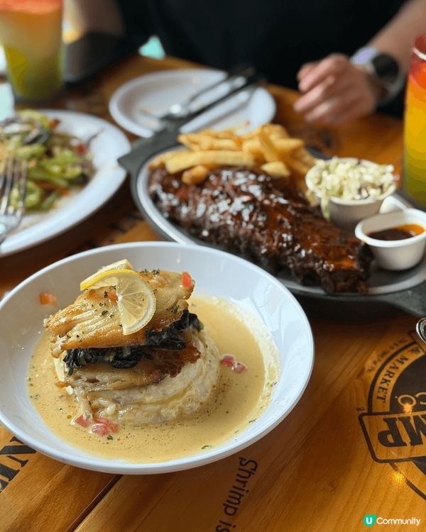 今日竟然去咗山頂嗰度行，已經好耐冇去啦，但係好開心今日有機會...