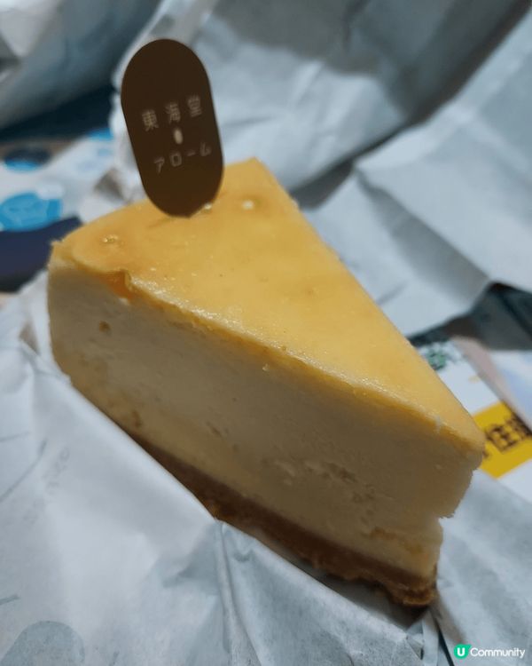 今天買了東海堂的日式蛋白蜜糖芝士切餅25元，餅乾質地輕盈，入...