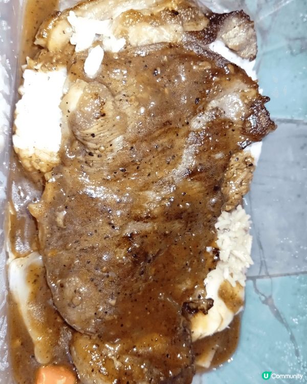 香港物價昂貴，鋸扒最少都要八十元。西環干諾道西188號香港商...