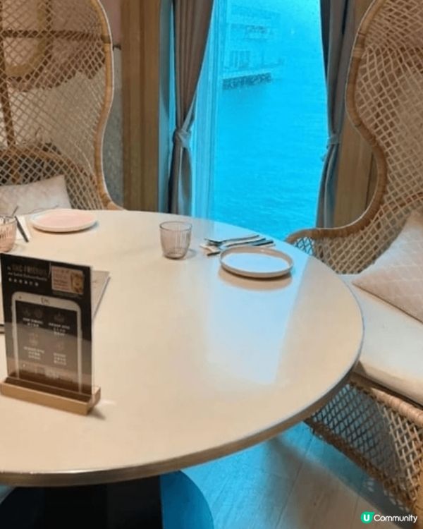 這間泰菜名叫Lady Nara，環境和食材也不錯，如果坐在窗...