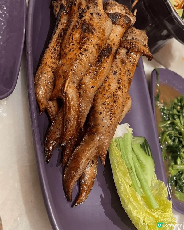 這間泰菜名叫Lady Nara，環境和食材也不錯，如果坐在窗...