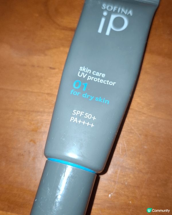 用凡士林打底最干皮膚位置。