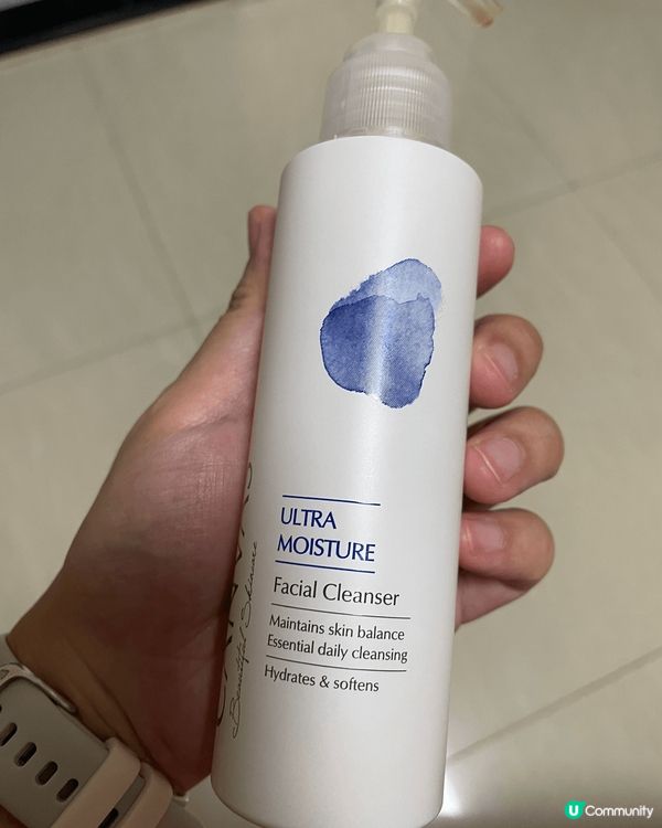 Canvas洗面乳，吱小小已經出好多泡泡，用後帶滋潤不會太乾...