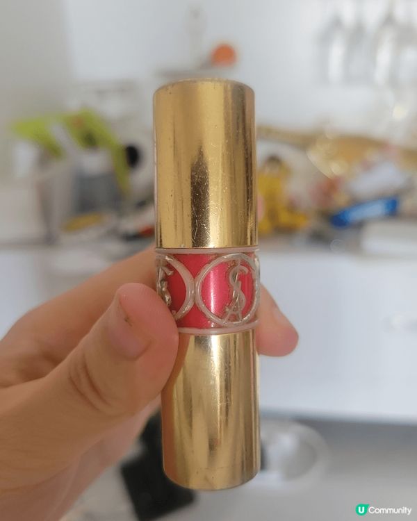 唇彩保濕度夠，ysl唇膏顯色度好。眼影細盒易拎，顯色度夠。