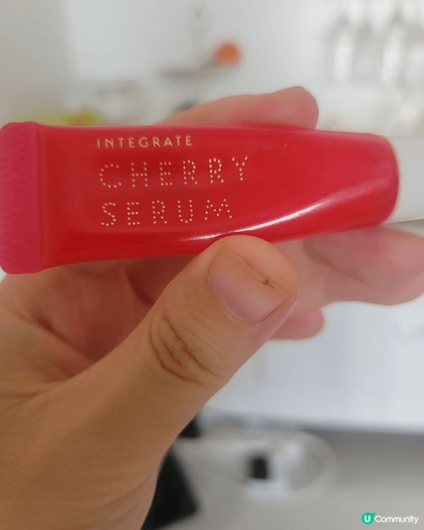 唇彩保濕度夠，ysl唇膏顯色度好。眼影細盒易拎，顯色度夠。