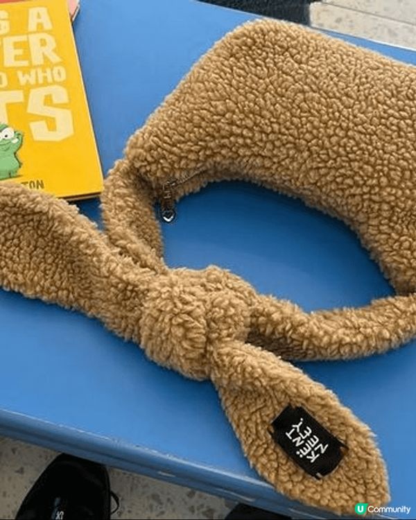 KENTNEEY 推出的系列手工包包，有著流浪包的外型以及大...