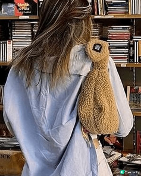 KENTNEEY 推出的系列手工包包，有著流浪包的外型以及大...