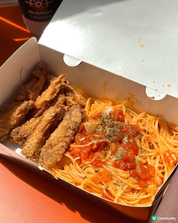 呢間小食店係Airside入面，我係俾佢嘅雙皮奶雞蛋仔吸引到...