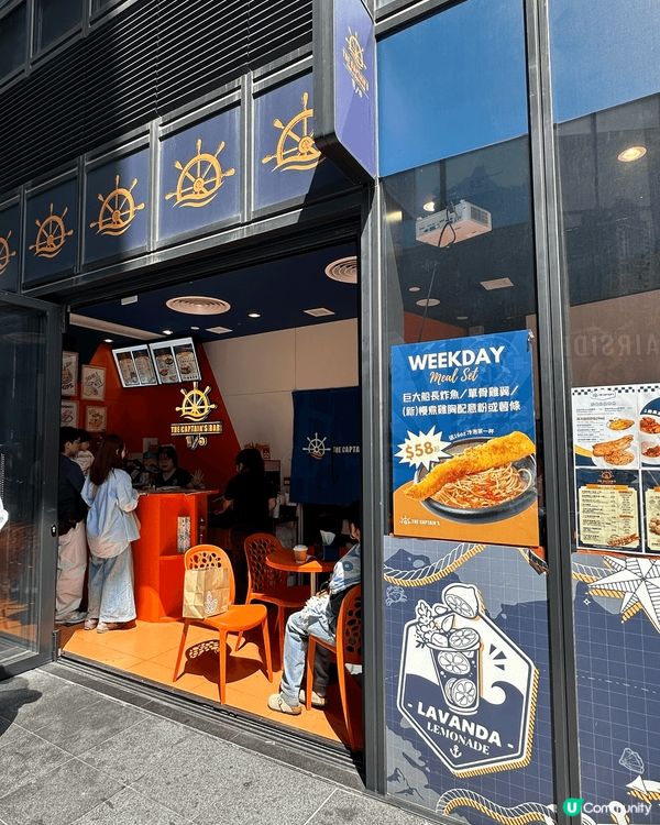 呢間小食店係Airside入面，我係俾佢嘅雙皮奶雞蛋仔吸引到...