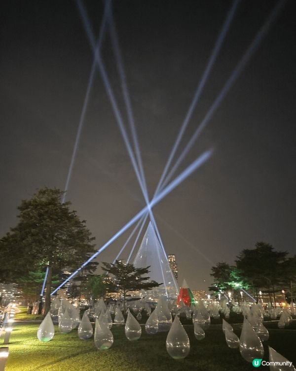 為添馬公園及中西區海濱長廊，慶祝東江水供港60周年。是次展覽...