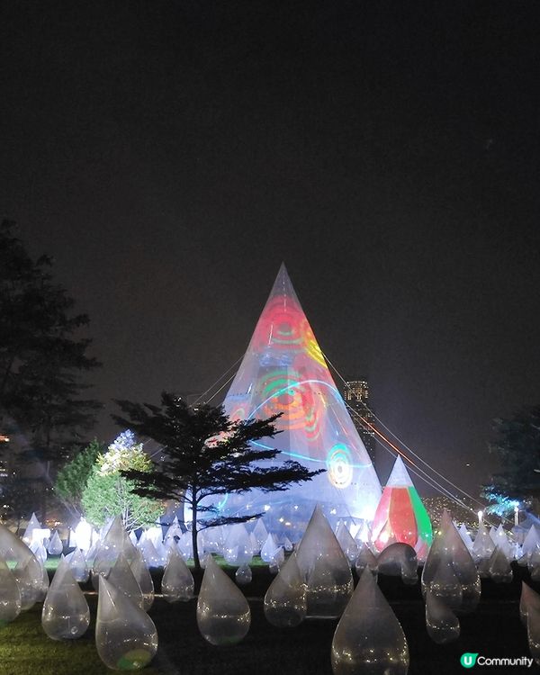 為添馬公園及中西區海濱長廊，慶祝東江水供港60周年。是次展覽...