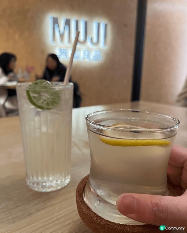 最鍾意去旅行，周圍飲飲食食，無論海邊打卡抑或餐廳，拍攝嗰位和...