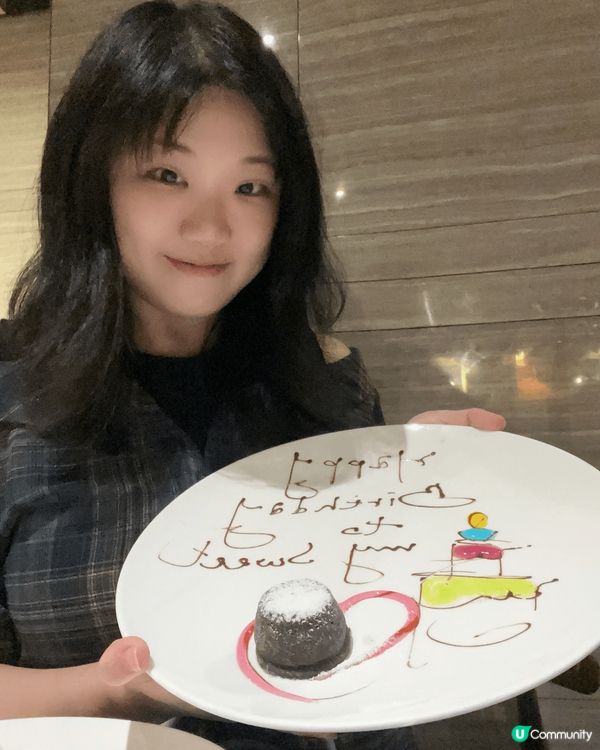 最鍾意去旅行，周圍飲飲食食，無論海邊打卡抑或餐廳，拍攝嗰位和...