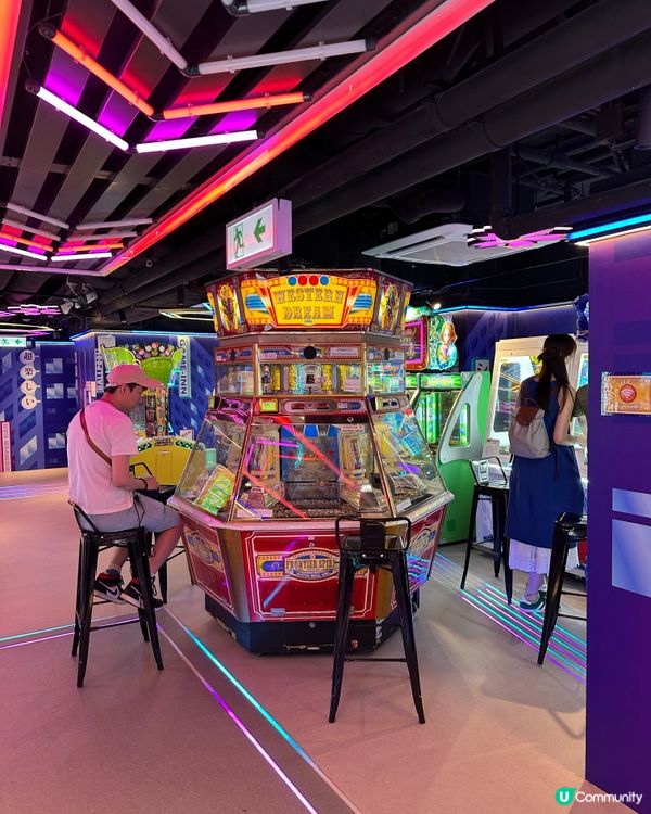 充滿cyber感的冒險樂園