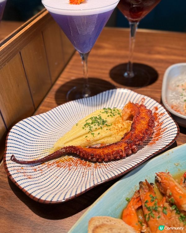 今次揀咗呢間餐廳🤤  
天台環境一流，食物選擇多到眼花撩亂！