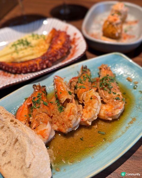 今次揀咗呢間餐廳🤤  
天台環境一流，食物選擇多到眼花撩亂！