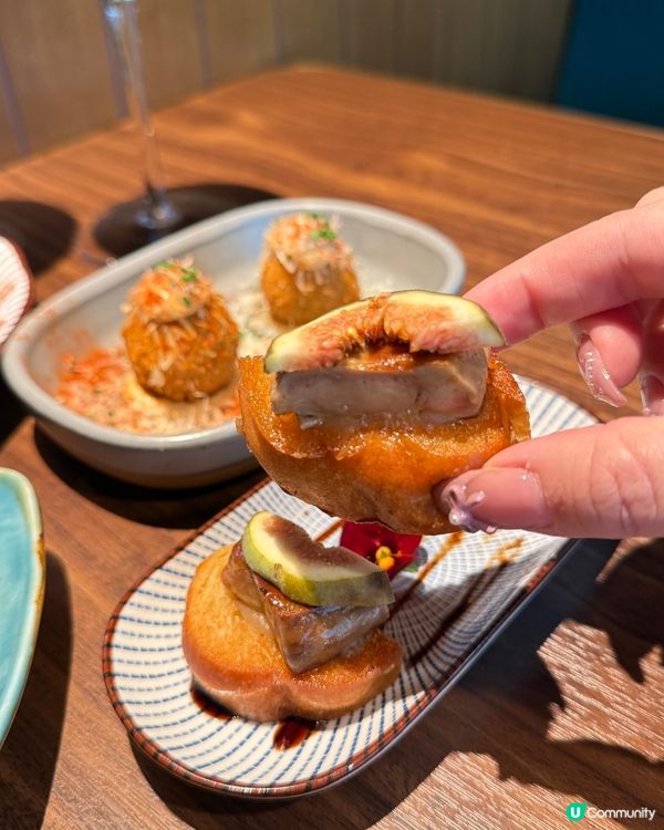 今次揀咗呢間餐廳🤤  
天台環境一流，食物選擇多到眼花撩亂！