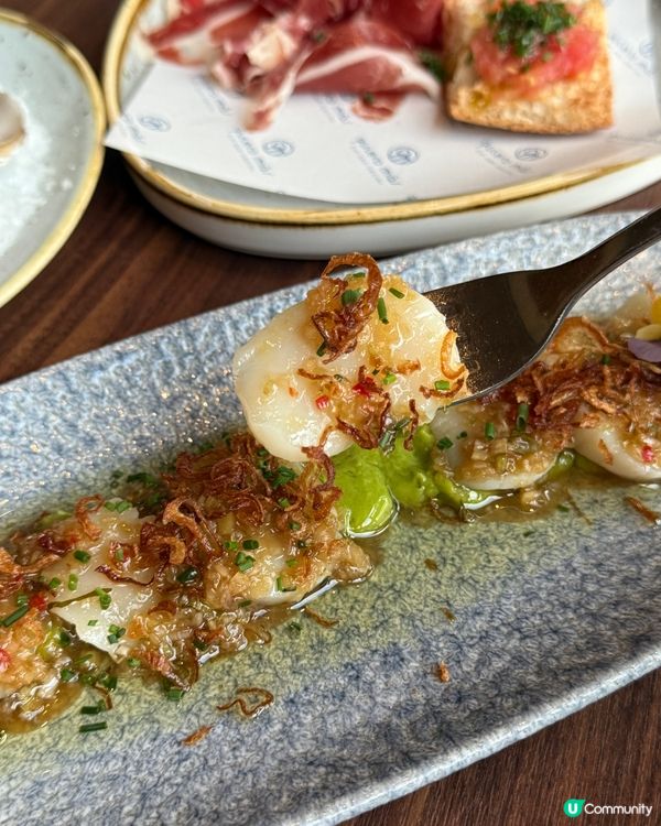 今次揀咗呢間餐廳🤤  
天台環境一流，食物選擇多到眼花撩亂！