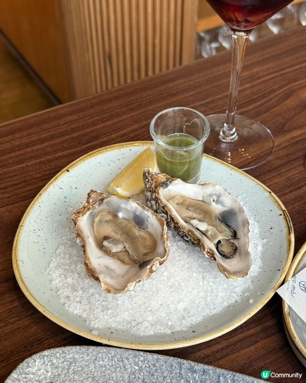 今次揀咗呢間餐廳🤤  
天台環境一流，食物選擇多到眼花撩亂！