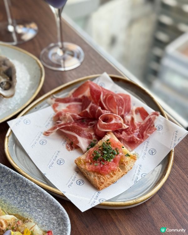 今次揀咗呢間餐廳🤤  
天台環境一流，食物選擇多到眼花撩亂！