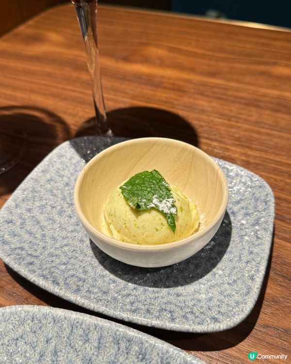 今次揀咗呢間餐廳🤤  
天台環境一流，食物選擇多到眼花撩亂！