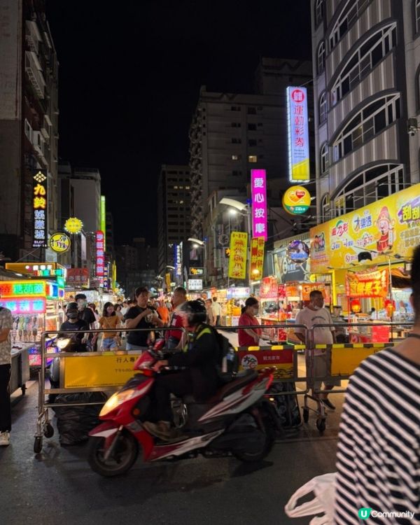 【台灣夜市初體驗】高雄六合夜市人氣美食推薦｜邊行邊食超滿足！