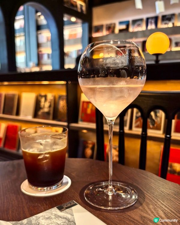 新文藝聖地·書店📚 +咖啡館☕️ +酒吧🍸三合一