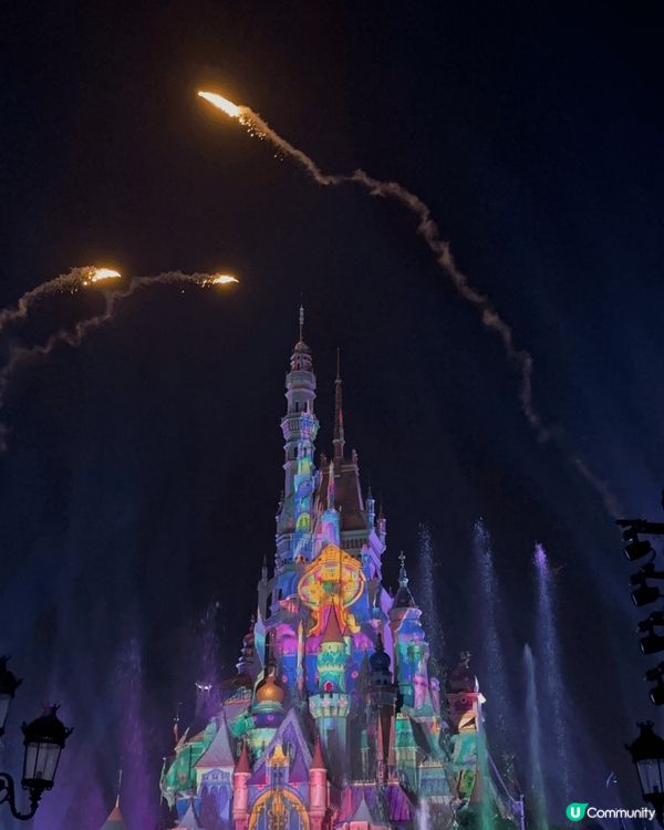 去香港迪士尼遊玩，打卡必影迪士尼城堡，早上影的時候有種華麗感...