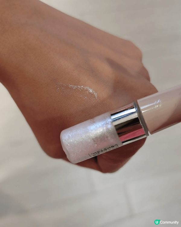 Visee出左新品就係3D幻彩閃爍眼影液，我揀左WT-1 銀...