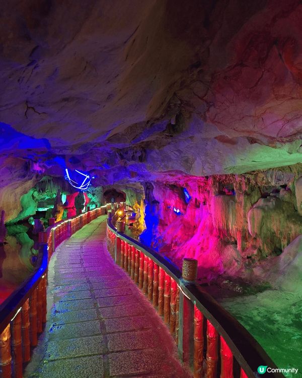 七星岩位於廣東肇慶市，被稱為「嶺南第一奇觀」，係國家5A級景...