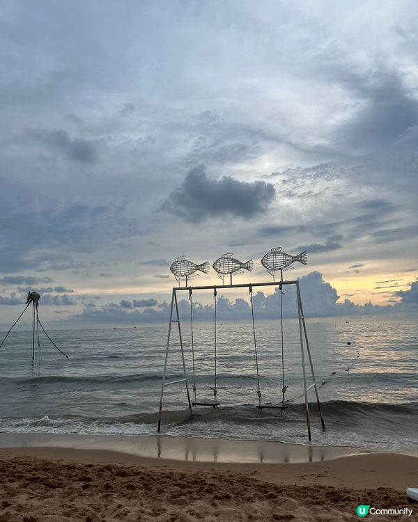 在富國島的東島bãi trường，可以欣賞美麗的沙灘、碧藍...